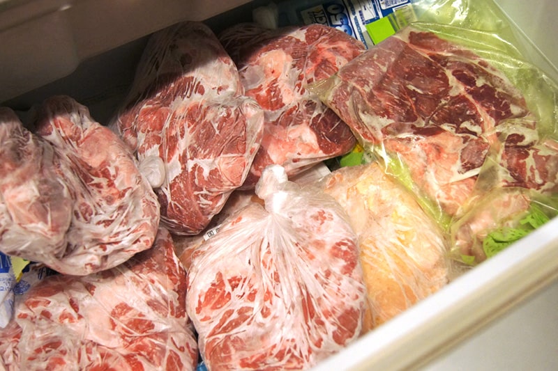 冷凍庫の肉