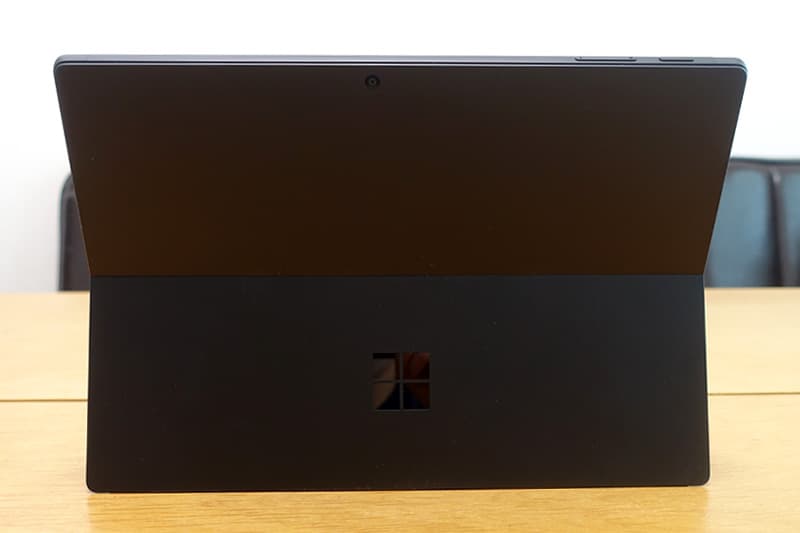 Surface Pro 7 ブラック背面