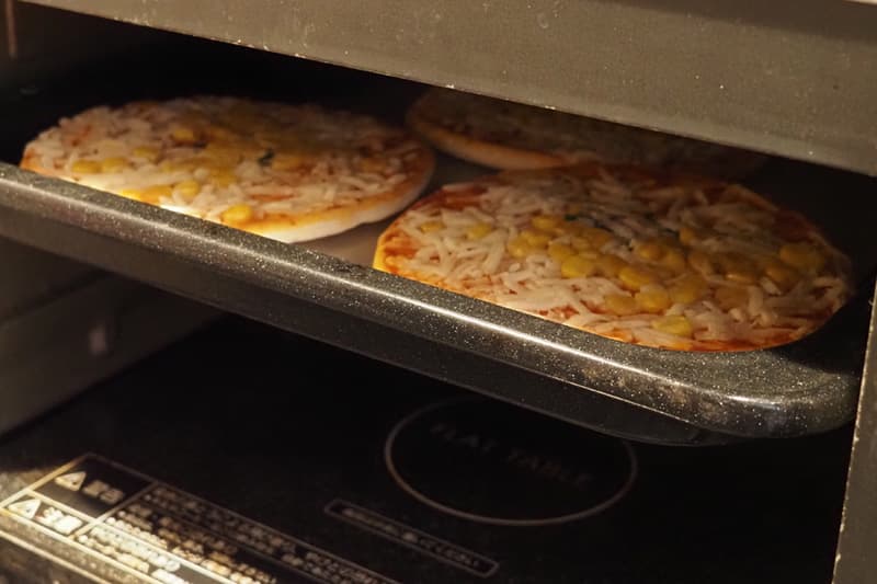オーブントースターでピザを焼く