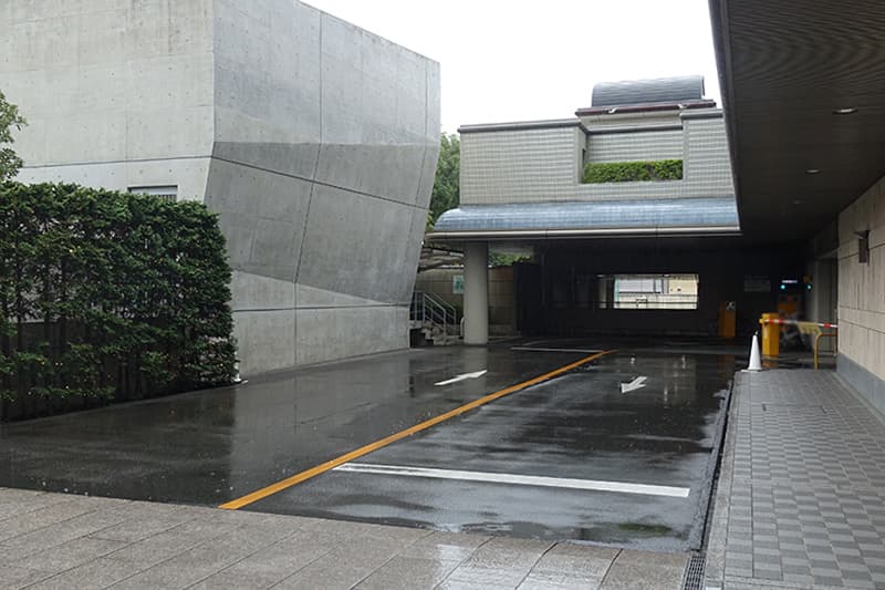 京都ブライトンホテルの駐車場