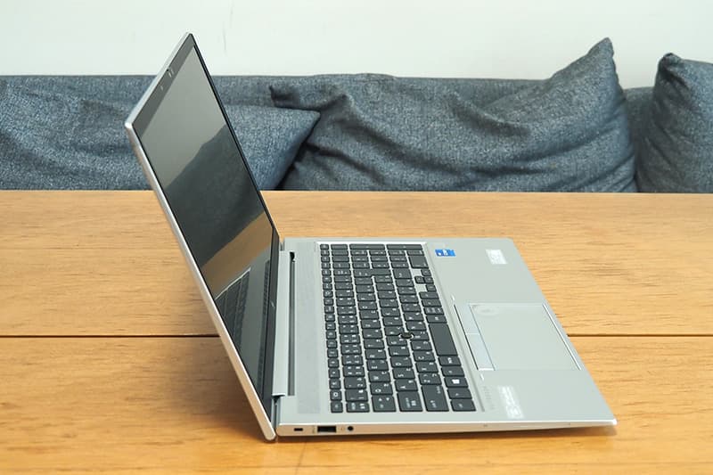 HP EliteBook 850 G8の側面