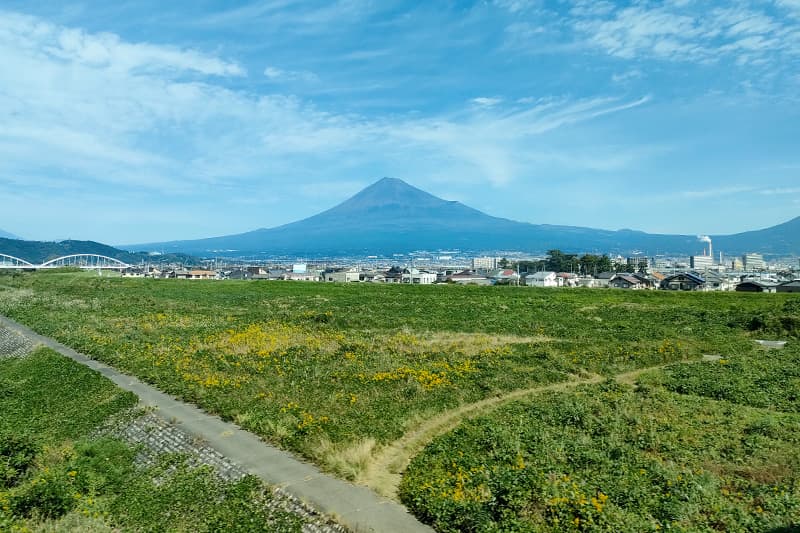 東海道新幹線から見える富士山