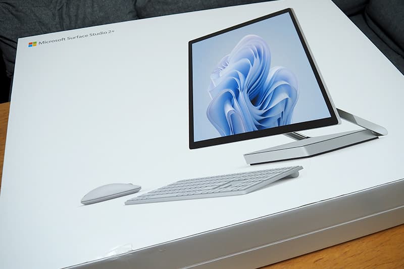 Surface Studio 2+の箱