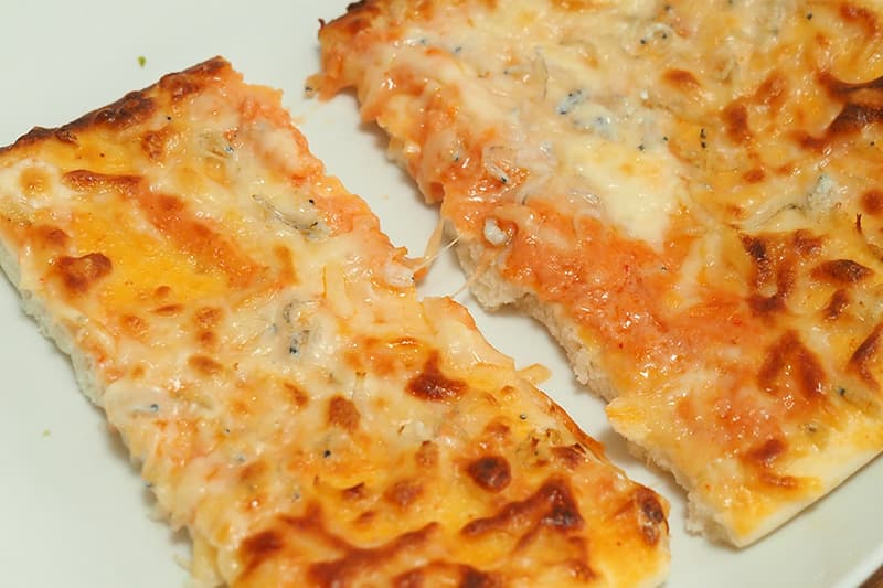 シャトレーゼ オーブンでそのまま焼けるピザ しらす明太チーズ