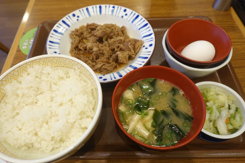 すき家の牛皿定食