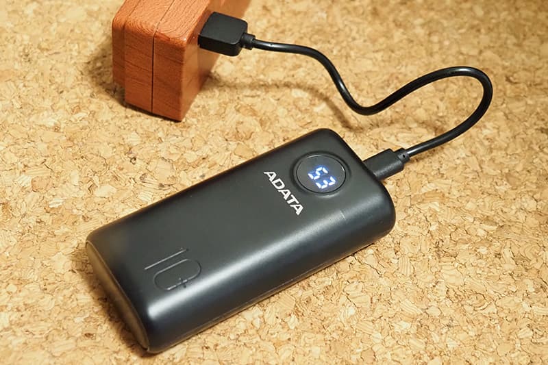 USB-Cポートから充電