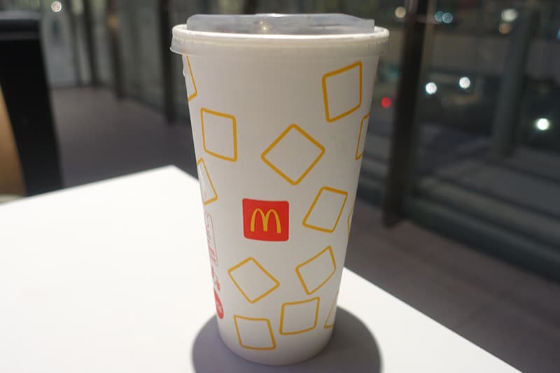 シンガポールのマクドナルドのドリンクLargeサイズ
