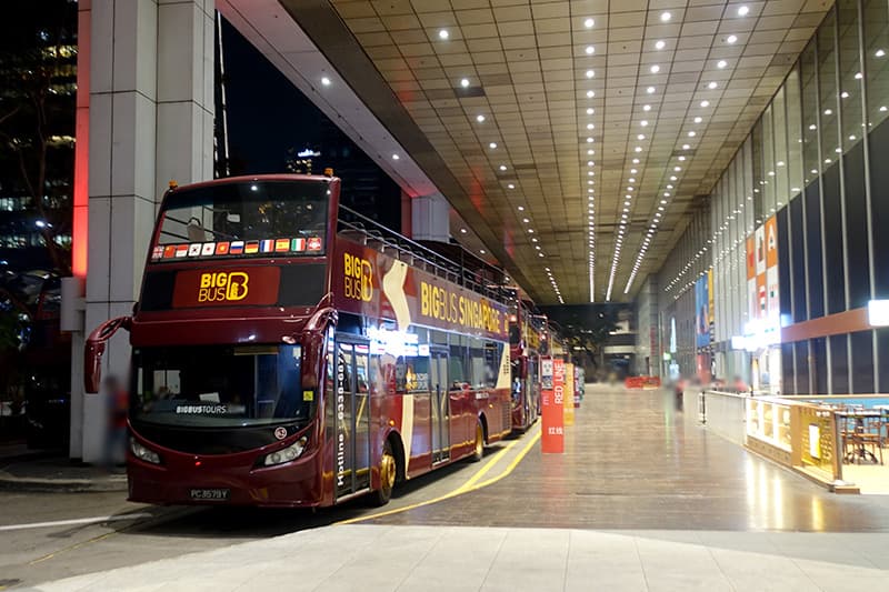 シンガポールのツアーバス