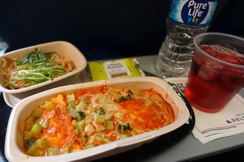 デルタ航空のエコノミークラス機内食