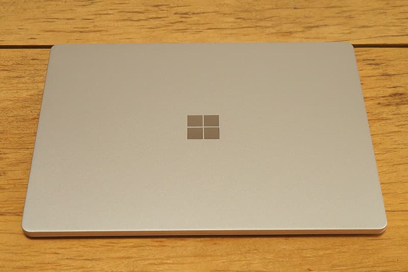 Surface Laptop Go 3のサンドストーン