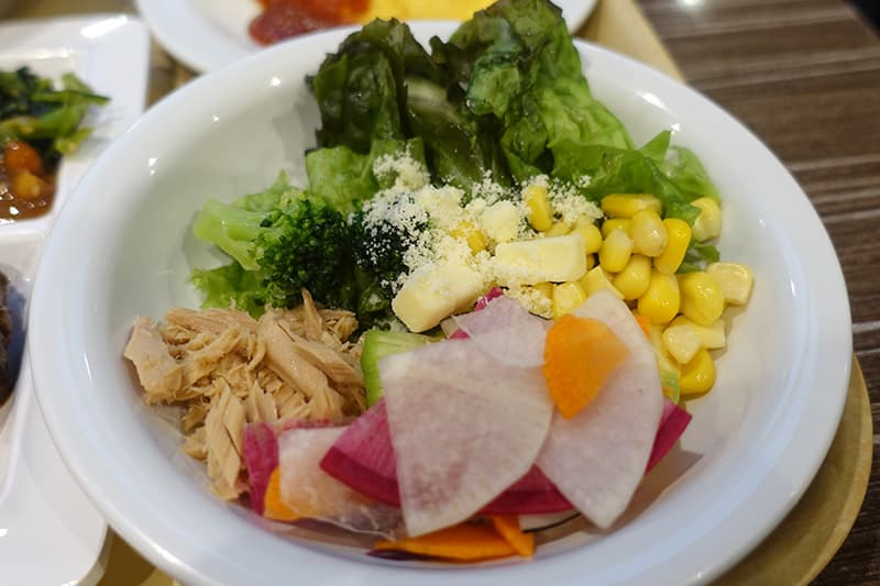 アパホテル リゾート東京ベイ幕張の朝食のサラダ