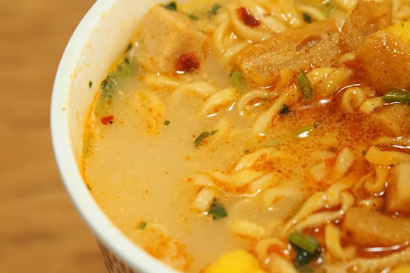 カップヌードル シンガポール風ラクサのスープ