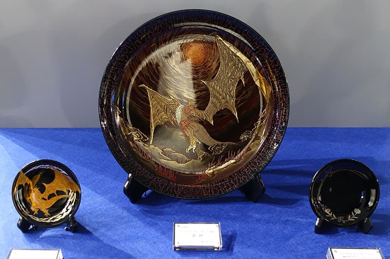 輪島塗とファイナルファンタジーXIVがコラボした蒔絵飾皿 龍神