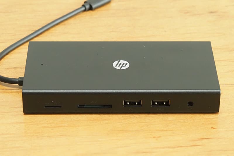HP トラベル USB-C マルチポートハブの前面の端子