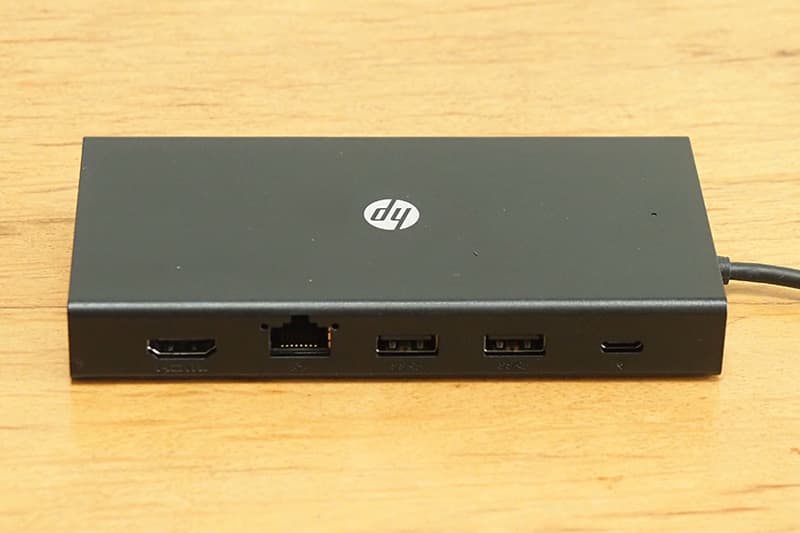 HP トラベル USB-C マルチポートハブの背面の端子