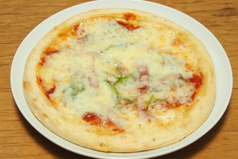 業務スーパー ナポリ風ピザクラストで作ったピザ