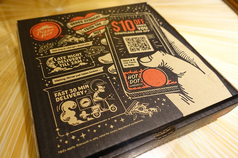 シンガポールのピザハットのボックス