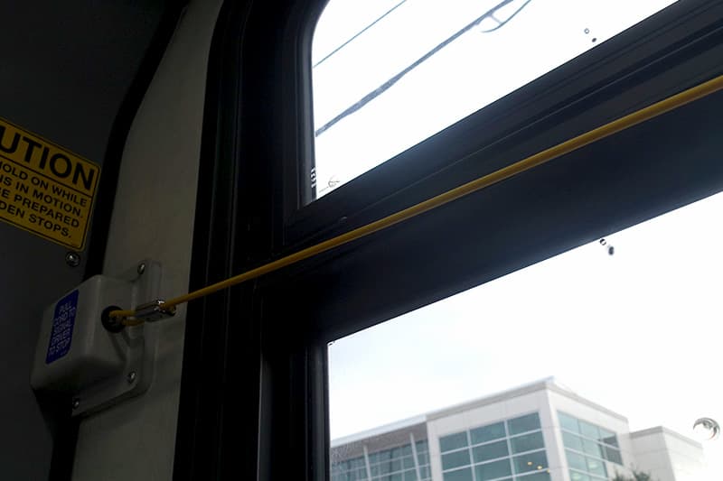 シアトルのメトロバスの降車時に紐を引っ張る