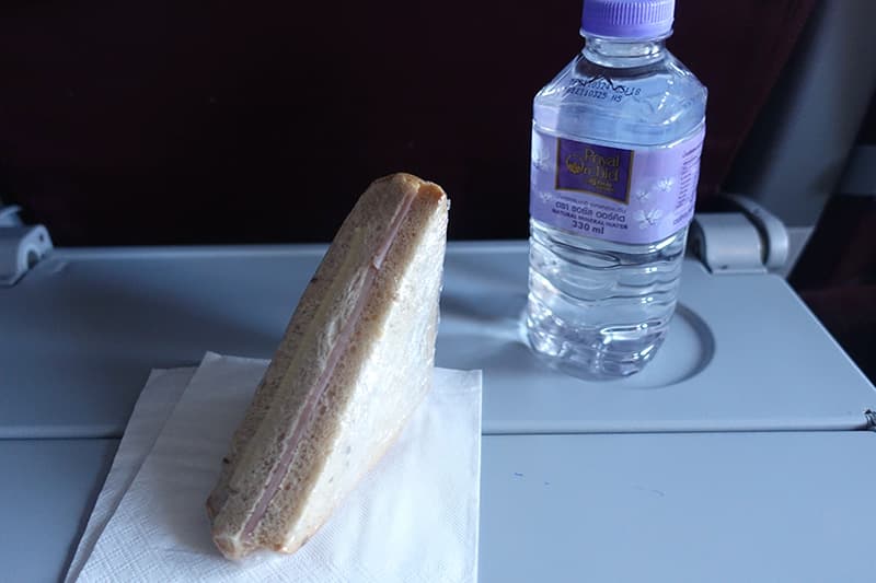 タイ国際航空のエコノミークラス機内食深夜便の朝食