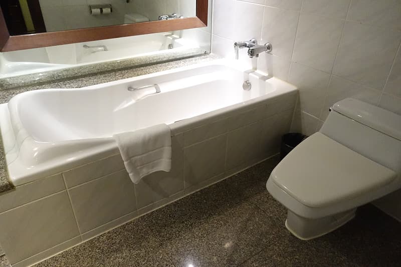 プルマン バンコク ホテル Gのお風呂とトイレ