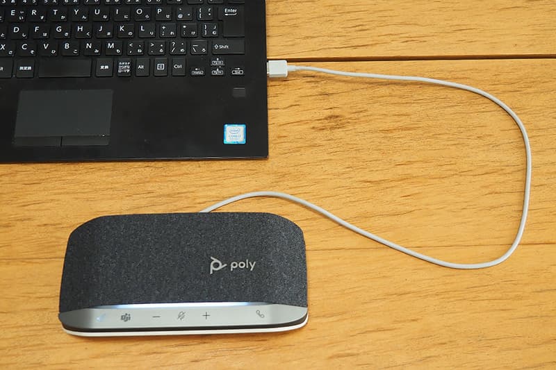 Poly Sync 20 USB-A MSをUSB-Aケーブルでパソコンと接続