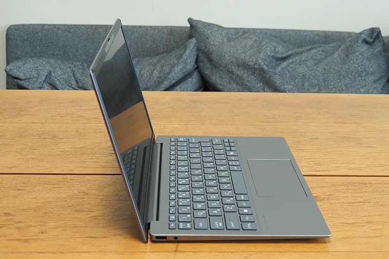 HP EliteBook 635 Aero G11の側面のデザイン