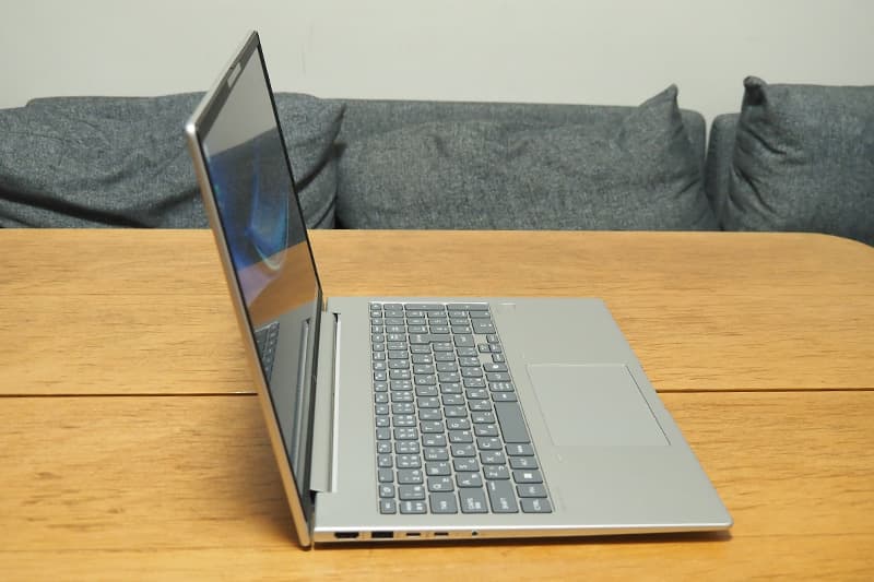 HP ProBook 465 G11の側面