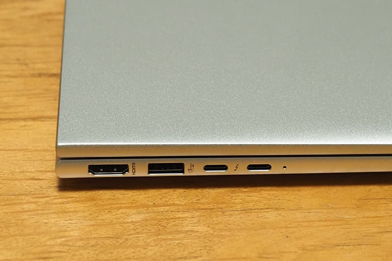 HP EliteBook 830 G11の外部端子