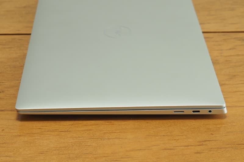 Dell XPS 16 9640の外部端子