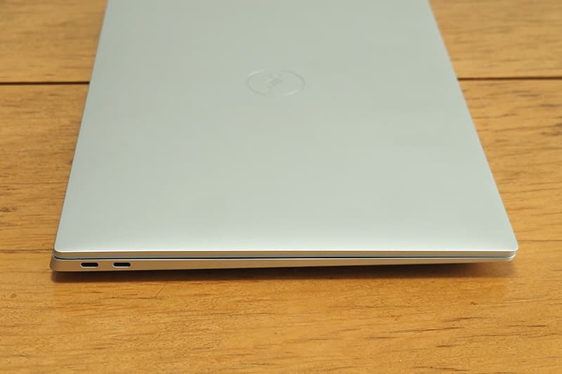 Dell XPS 16 9640の外部端子