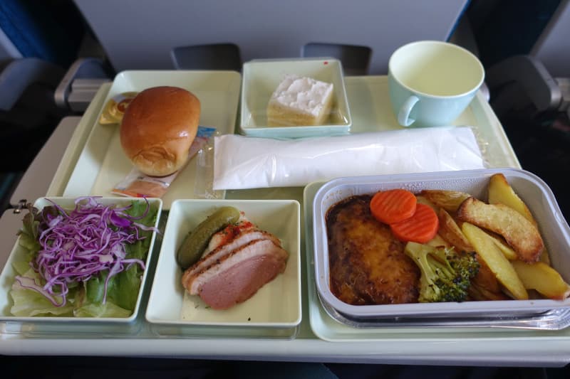 関西国際空港からタンソンニャット国際空港のベトナム航空機内食