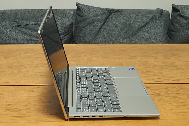 HP EliteBook 630 G11の側面