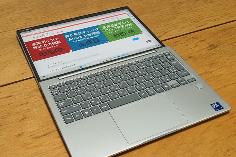 HP EliteBook 630 G11のディスプレイを180度開く