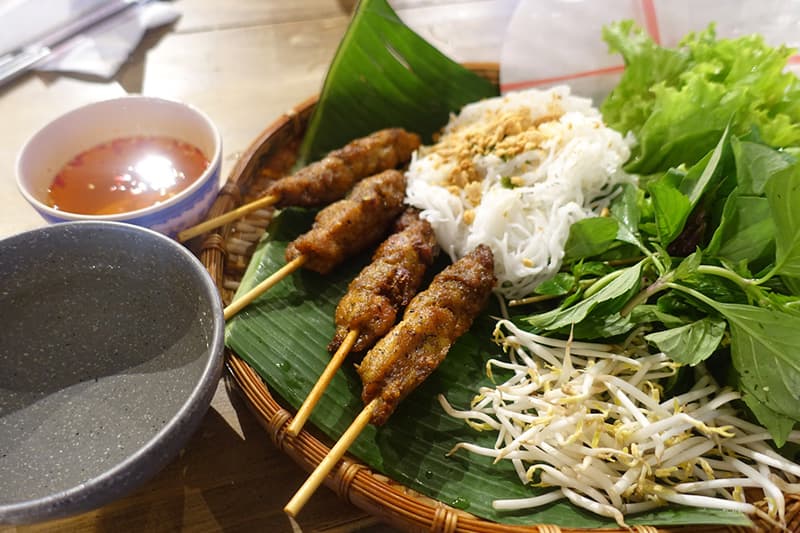 センスマーケットの鶏肉の串焼き