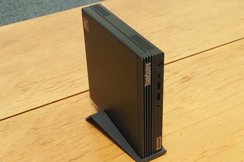 Lenovo ThinkCentre M75q Tiny Gen 5 AMDの側面