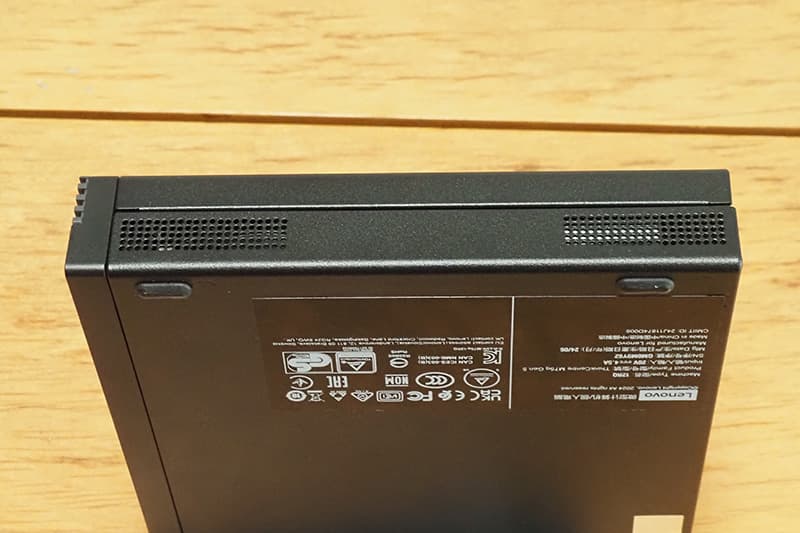 Lenovo ThinkCentre M75q Tiny Gen 5 AMDの吸気口