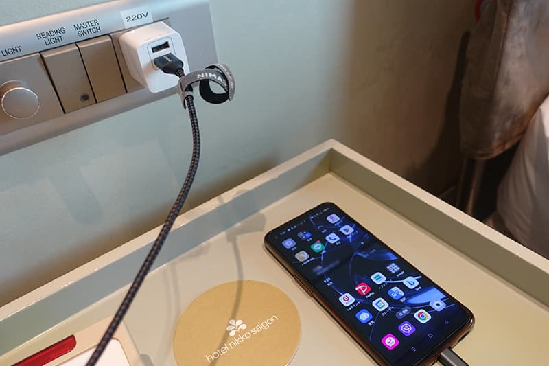 ベトナムのコンセントでスマホを充電