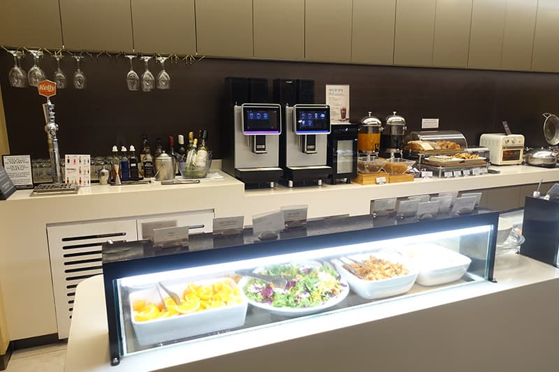 仁川国際空港のSky Hub Lounge 第1ターミナルコンコースの軽食メニュー