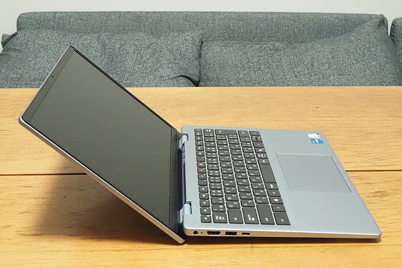 Dell Inspiron 14 5440のディスプレイの角度