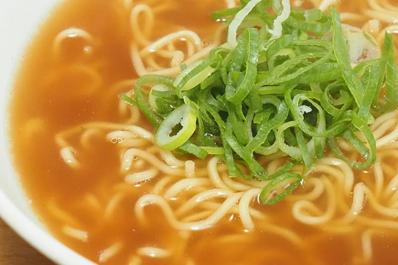 ぽんぽこラーメンの麺とスープ