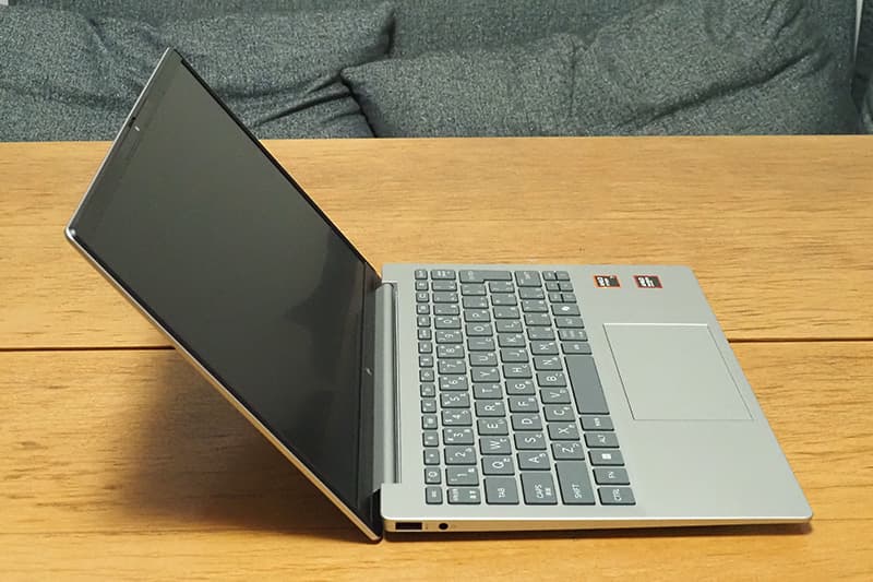 HP Pavilion Aero 13-bgの最大傾斜