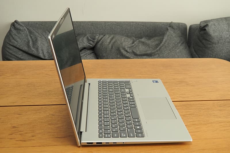 HP ProBook 460 G11の側面