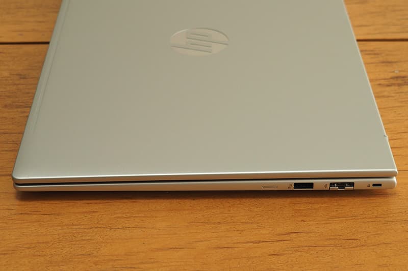 HP ProBook 460 G11の外部端子