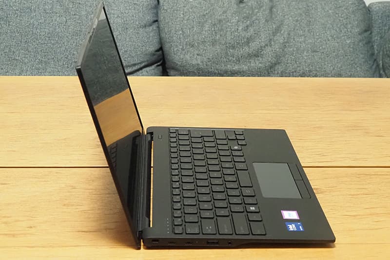 富士通 LIFEBOOK WU5 J3の側面