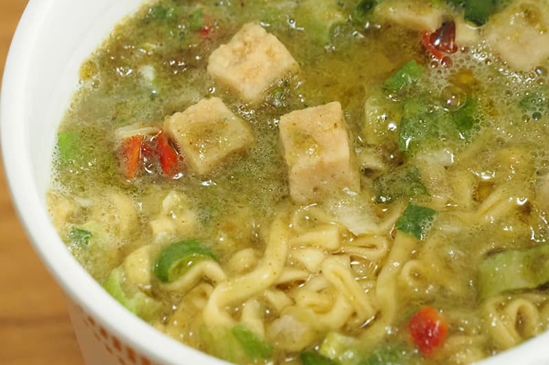 カップヌードル クリーミーグリーンカレーの麺