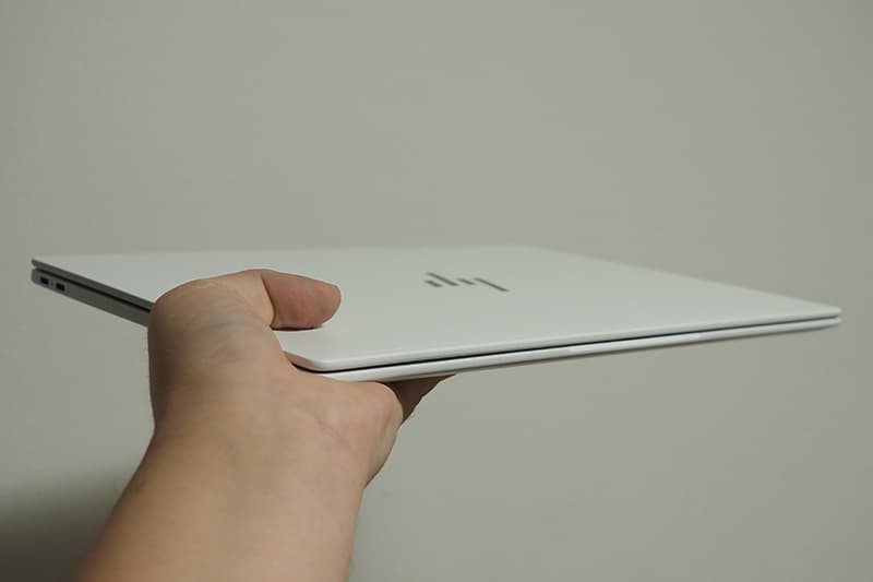 HP OmniBook X 14-feの重量