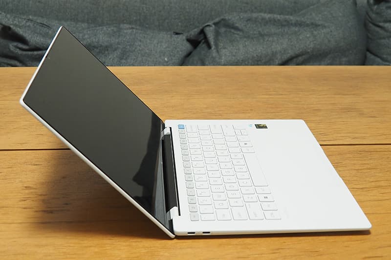 HP OmniBook X 14-feの角度