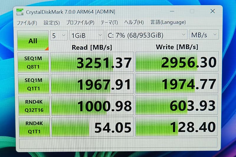 HP OmniBook X 14-feのCrystalDiskMarkによるSSDベンチマーク
