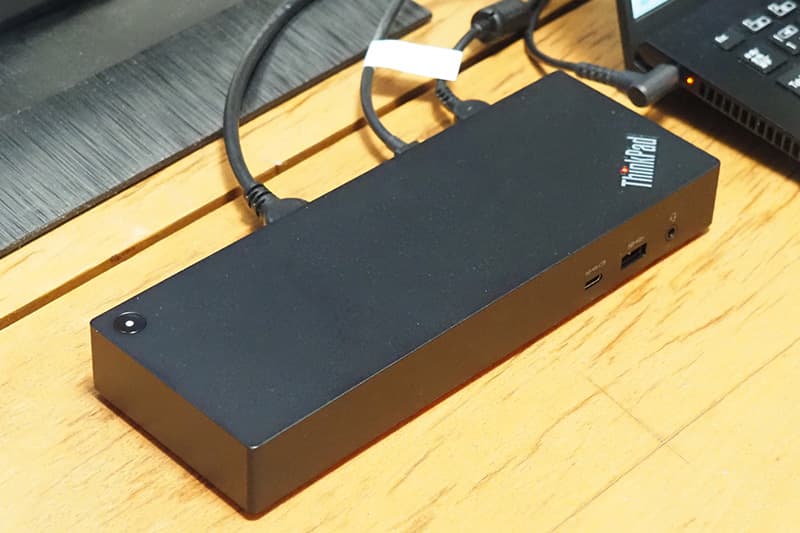 Lenovo ThinkPad ユニバーサル Thunderbolt 4 ドック