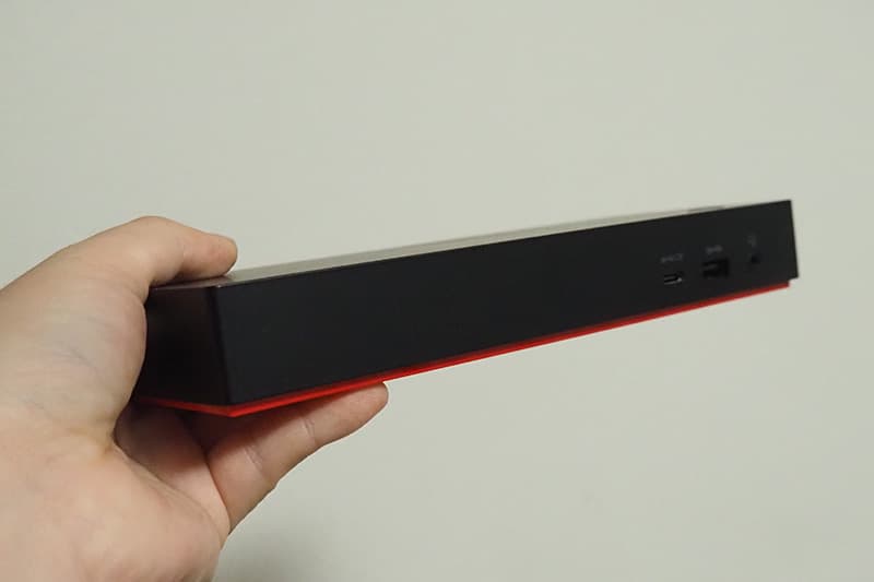 Lenovo ThinkPad ユニバーサル Thunderbolt 4 ドックの重さ
